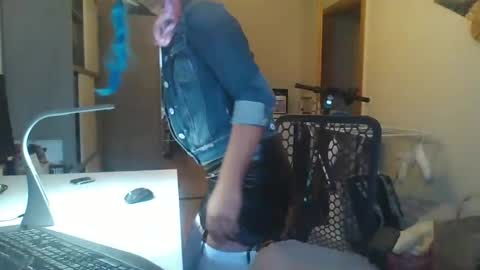 newcumer online show from December 18, 8:09 am