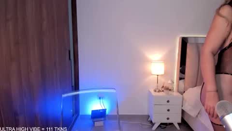  independent model   online show from December 15, 1:45 am