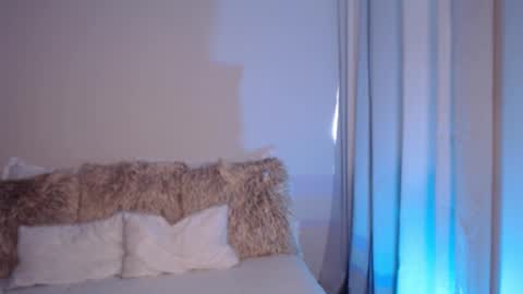 Snapshot of daniela_valencia chatting on October 1, 6:40 pm Lucia online show from October 1, 6:40 pm