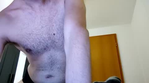 danielbt28 online show from December 16, 9:43 pm