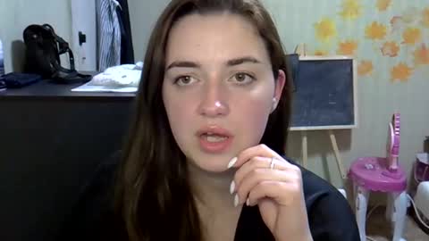 Snapshot of daniella_brunnette_ chatting on October 18, 10:03 pm Daniella  online show from October 18, 10:03 pm