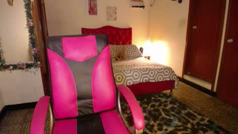 Angie online show from January 13, 8:38 pm