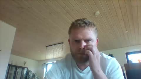 danish_guy95 online show from May 16, 10:36 am