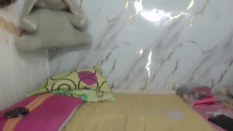 INSTAGRAM  Minni Moom online show from November 19, 2:11 am