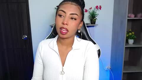 Snapshot of danna_schmidt23 chatting on October 8, 10:32 am Danna online show from October 8, 10:32 am