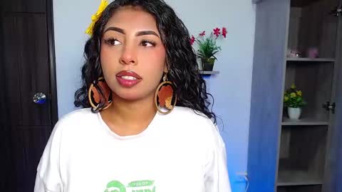 Snapshot of danna_schmidt23 chatting on October 1, 9:41 am Danna online show from October 1, 9:41 am