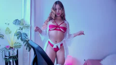 Snapshot of danna_stewart chatting on February 23, 10:20 pm Paulina online show from February 23, 10:20 pm