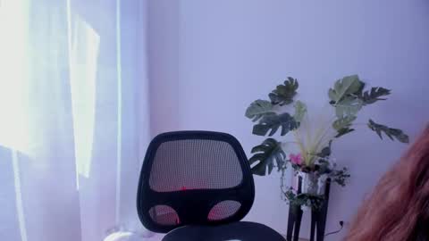 Snapshot of danna_stewart chatting on February 18, 8:25 pm Paulina online show from February 18, 8:25 pm