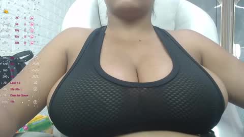 Snapshot of dannacoleman_ chatting on October 22, 9:27 pm danna online show from October 22, 9:27 pm