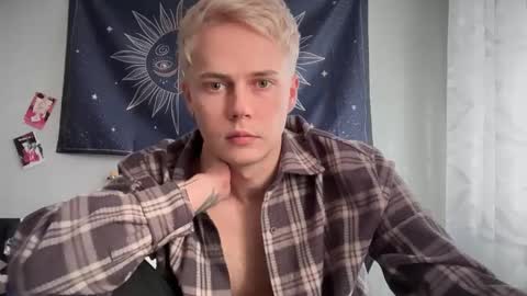 Snapshot of danny_love01 chatting on October 2, 1:21 pm danny online show from October 2, 1:21 pm
