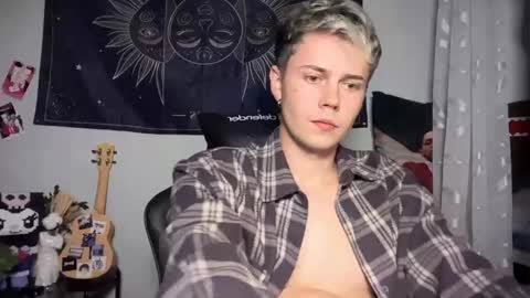 Snapshot of danny_love01 chatting on September 22, 4:33 pm danny online show from September 22, 4:33 pm
