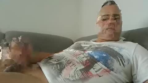 Snapshot of danrud81 chatting on December 23, 10:42 am Daniel online show from December 23, 10:42 am