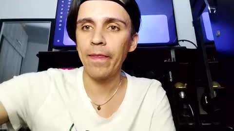 Snapshot of danylano chatting on October 27, 7:08 am Daniel online show from October 27, 7:08 am