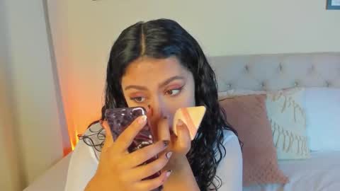 Antonella Mora online show from February 25, 1:15 pm