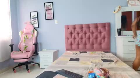 Daphne And Scarlett online show from February 10, 1:01 pm