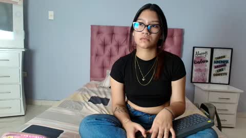 Daphne And Scarlett online show from February 19, 12:33 pm