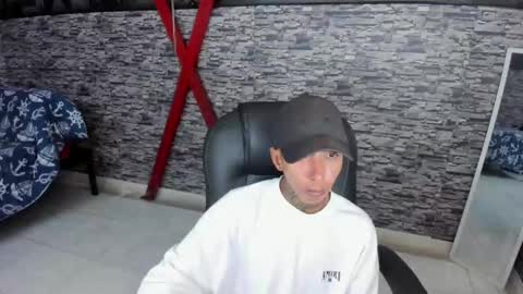 darikson_boy_ online show from November 10, 7:27 pm