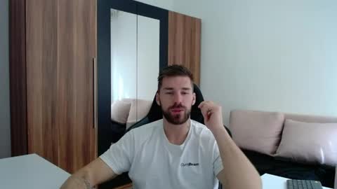 darius_94 online show from June 5, 7:14 am