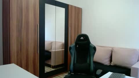 darius_94 online show from March 6, 6:23 am