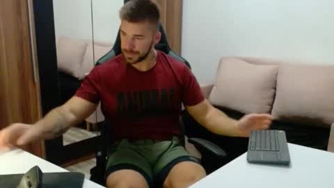 darius_94 online show from October 12, 5:11 am