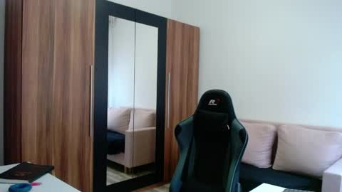 darius_94 online show from April 9, 6:19 am