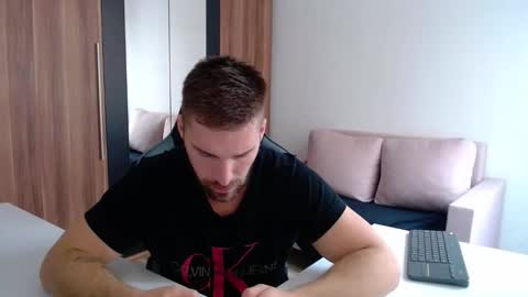 darius_94 online show from October 14, 7:55 am