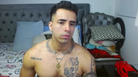 Darius Phoenix  online show from February 26, 11:00 am