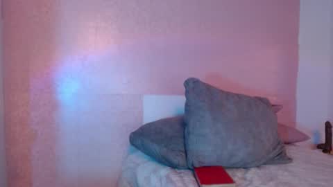 dark_flama online show from February 28, 2:04 am