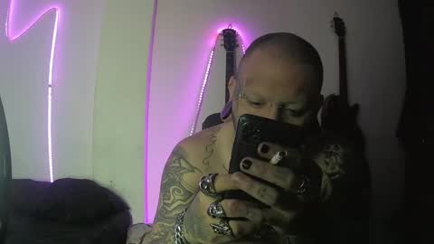 darkclothes online show from February 3, 10:47 am