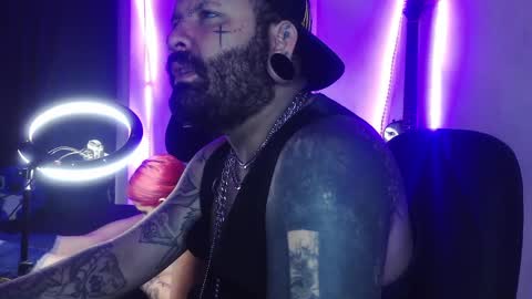 darkclothes online show from March 4, 5:11 am