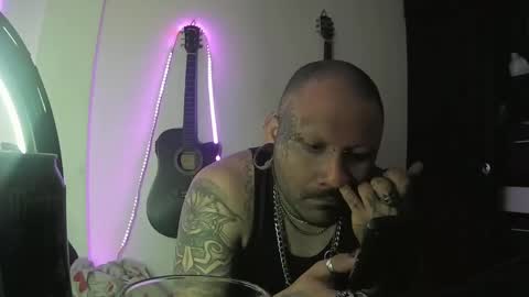 darkclothes online show from February 2, 10:39 pm