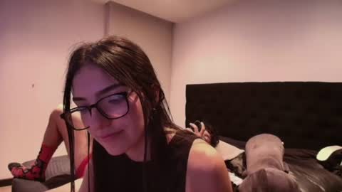 darkpleasuress online show from July 11, 8:28 am