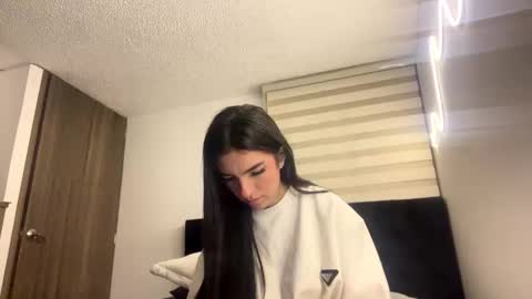 darkpleasuress online show from April 8, 9:12 am