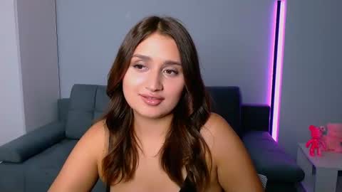 Amelie online show from July 8, 5:05 pm