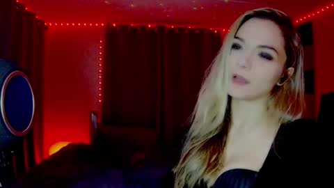 roseredgoddess online show from November 6, 4:04 am