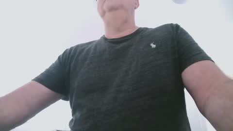 davesu12345 online show from April 14, 10:51 am