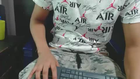 Snapshot of david_efrem chatting on October 11, 9:07 pm david_efrem online show from October 11, 9:07 pm
