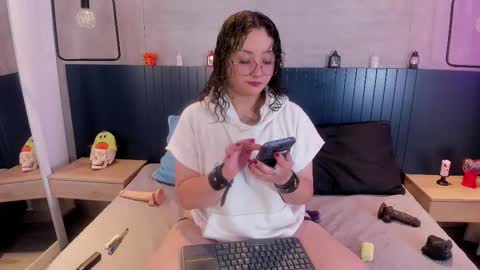 Emma online show from October 5, 3:59 am