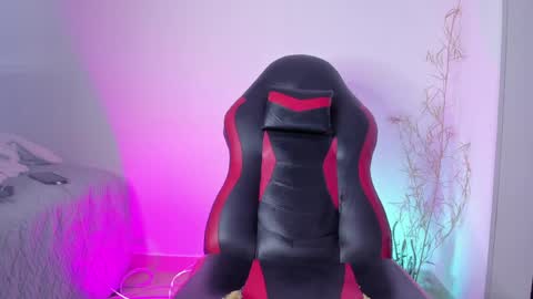 dayner_fox online show from April 10, 11:42 pm