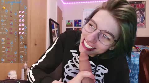 Snapshot of deadratsoup chatting on January 8, 8:07 pm Rat online show from January 8, 8:07 pm