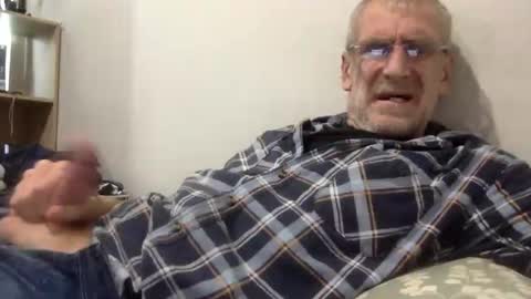 deanofflove221000 online show from April 1, 1:28 am