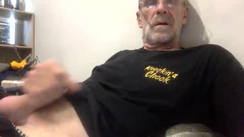 deanofflove221000 online show from April 5, 7:05 am