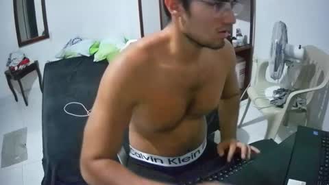 deividellobo online show from February 13, 4:54 am