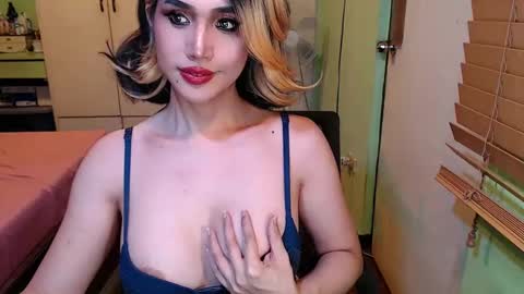 Snapshot of deliciosats chatting on March 7, 7:30 am Mercedes online show from March 7, 7:30 am