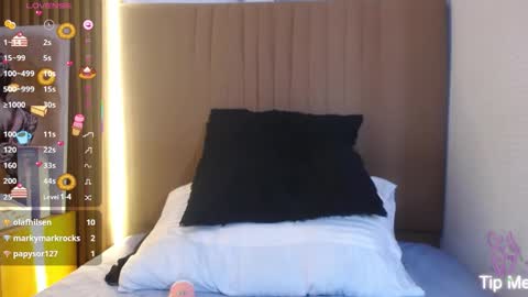 delilah_leone online show from November 29, 9:11 pm