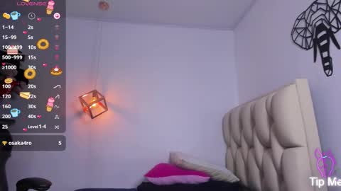 delilah_leone online show from October 31, 8:20 pm