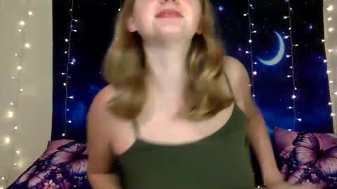 DelilaLove3412 online show from April 5, 10:51 pm