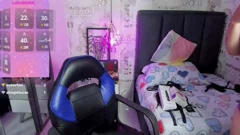 Snapshot of delilaquinn chatting on February 15, 7:06 pm delilaquinn online show from February 15, 7:06 pm