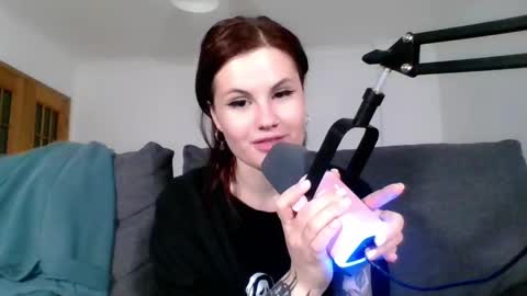 dellacrush_ online show from March 10, 9:29 pm