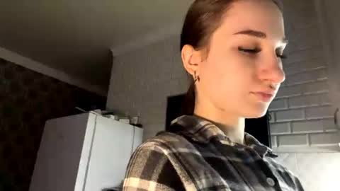 Delphaswindler online show from April 26, 1:42 pm